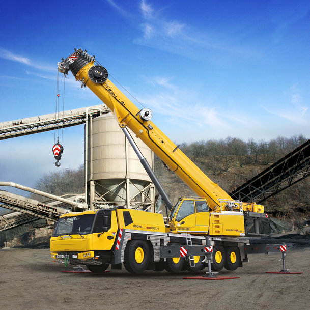 Added comfort for operators: Manitowoc launches new carrier cab on four- and five-axle Grove all-terrain cranes up to 150 t capacity